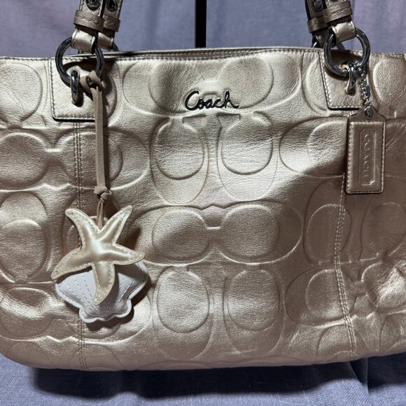 Coach Gold Tote Bag with Silk Lavender Interior โจ๐ - Picture 2 of 16